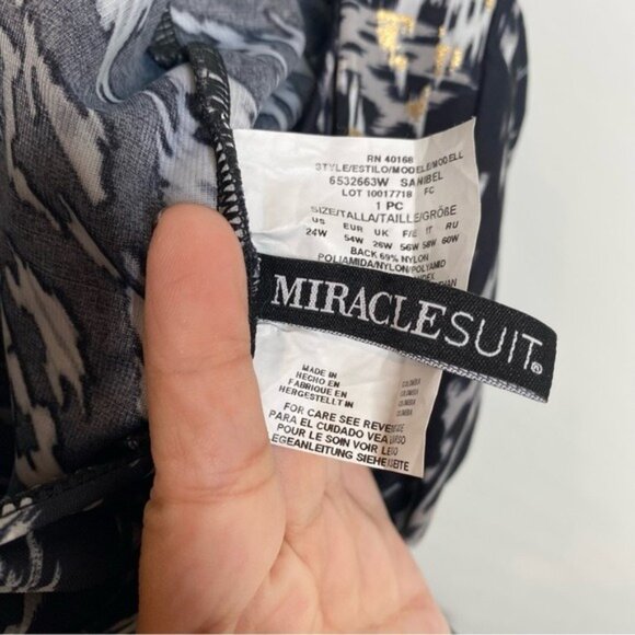 Miraclesuit Women's Plus Labyrinth Sanibel One Piece Swimsuit - Picture 6 of 8